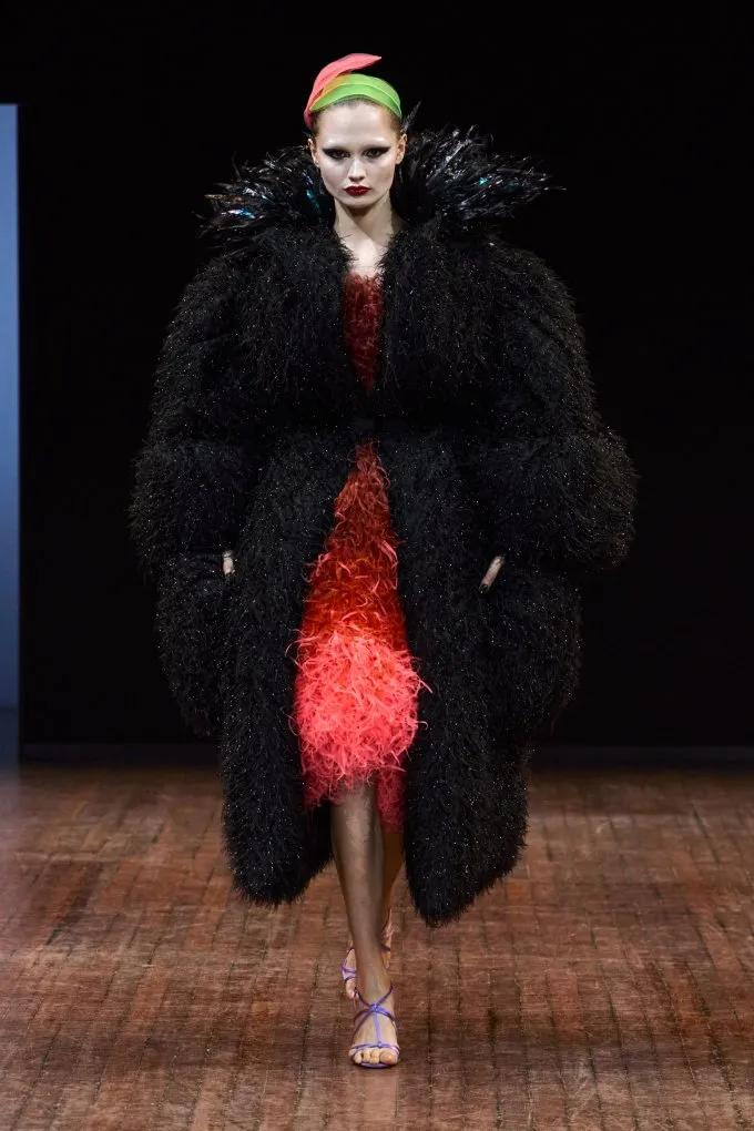 Viktor & Rolf 2025-2026 秋冬高级定制秀销量翻倍