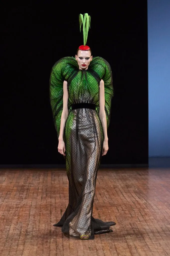 Viktor & Rolf 2025-2026 秋冬高级定制秀销量翻倍