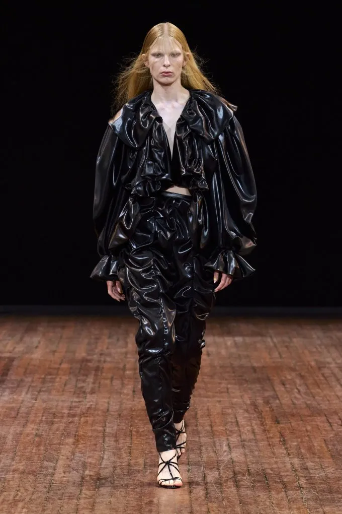 Viktor & Rolf 2025-2026 秋冬高级定制秀销量翻倍