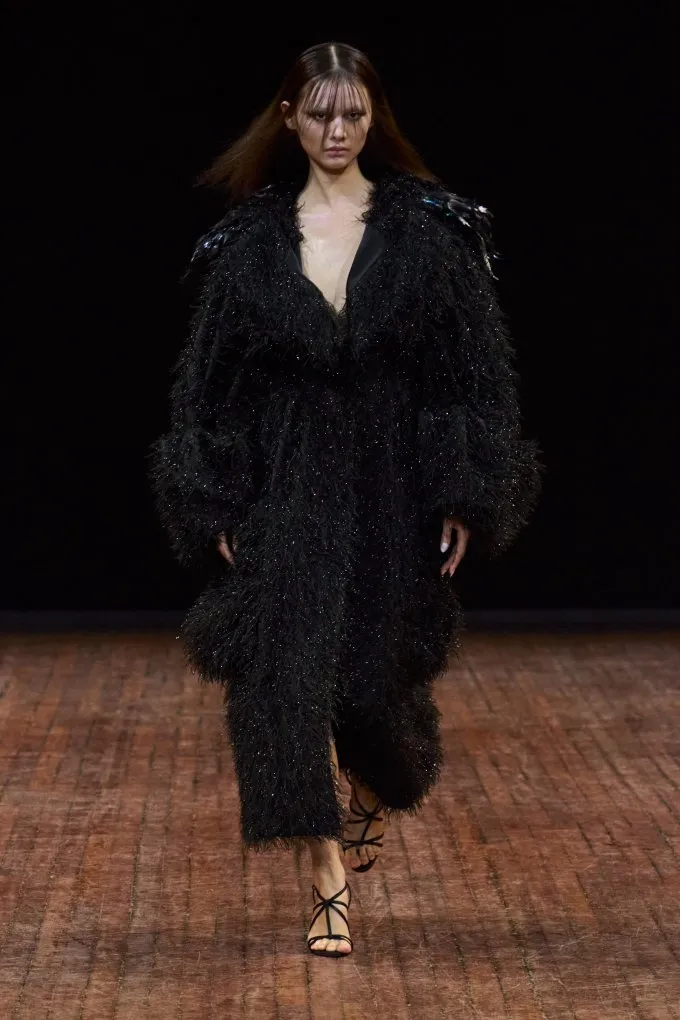 Viktor & Rolf 2025-2026 秋冬高级定制秀销量翻倍