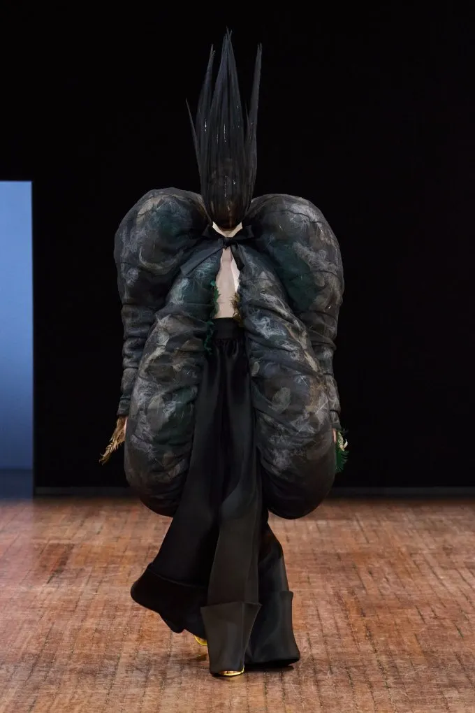 Viktor & Rolf 2025-2026 秋冬高级定制秀销量翻倍
