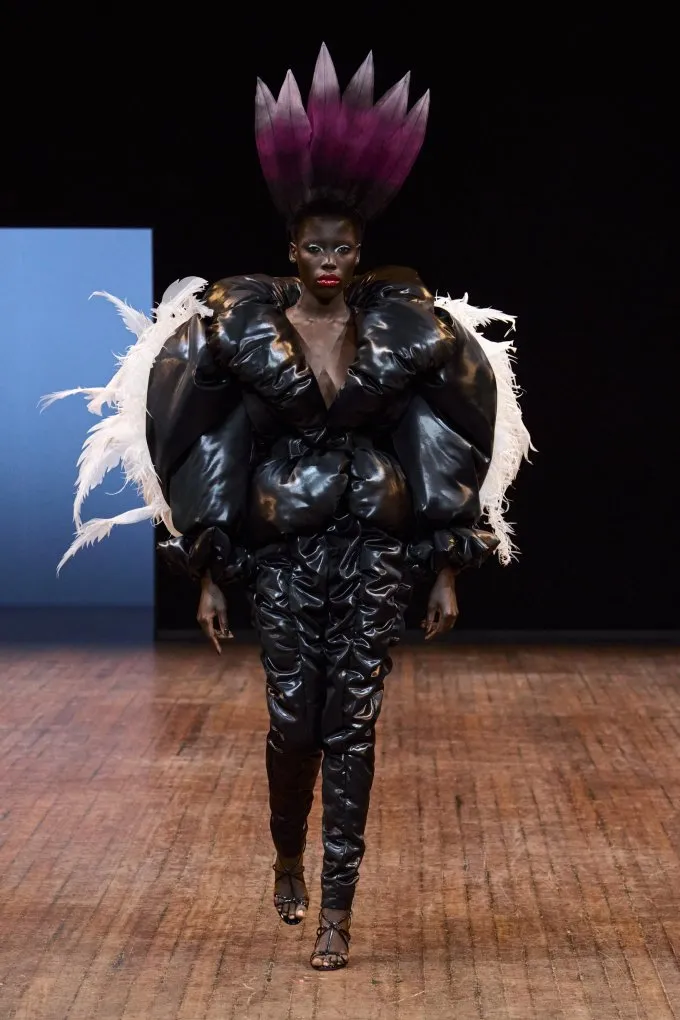 Viktor & Rolf 2025-2026 秋冬高级定制秀销量翻倍