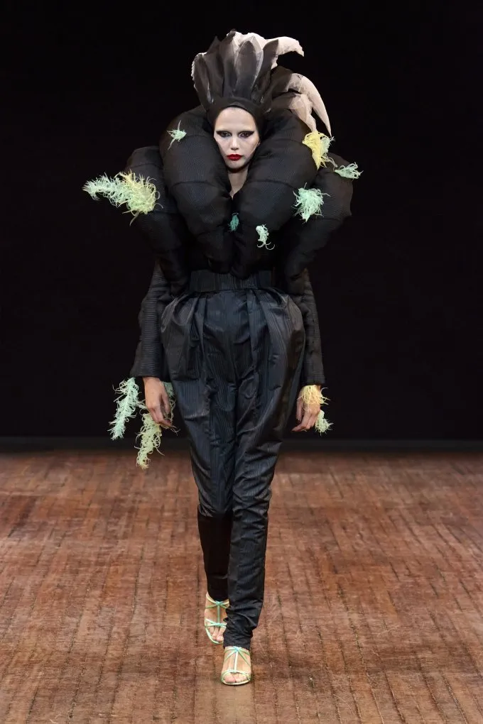 Viktor & Rolf 2025-2026 秋冬高级定制秀销量翻倍