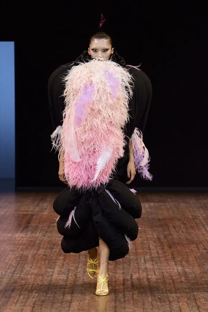 Viktor & Rolf 2025-2026 秋冬高级定制秀销量翻倍