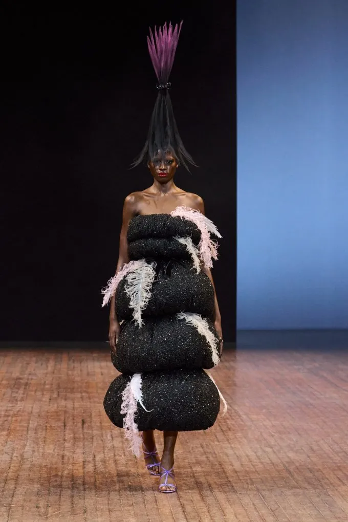 Viktor & Rolf 2025-2026 秋冬高级定制秀销量翻倍